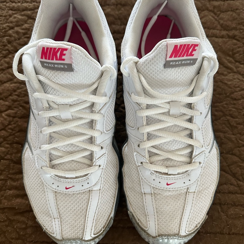 Nike Reax Run 5 sneakers